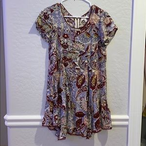 Cute patterned T-shirt like dress.